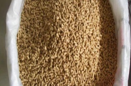 养殖户如何提高饲料利用效率，让家畜生活在干燥温暖的舍内