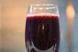 介绍了血橙种植的三个优良品种，果皮特光滑