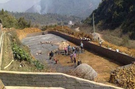 建鱼塘要办什么手续，修建鱼塘会涉及到改变土地用途