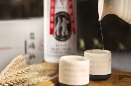 白酒100ml是几两，白酒一斤是多少毫升